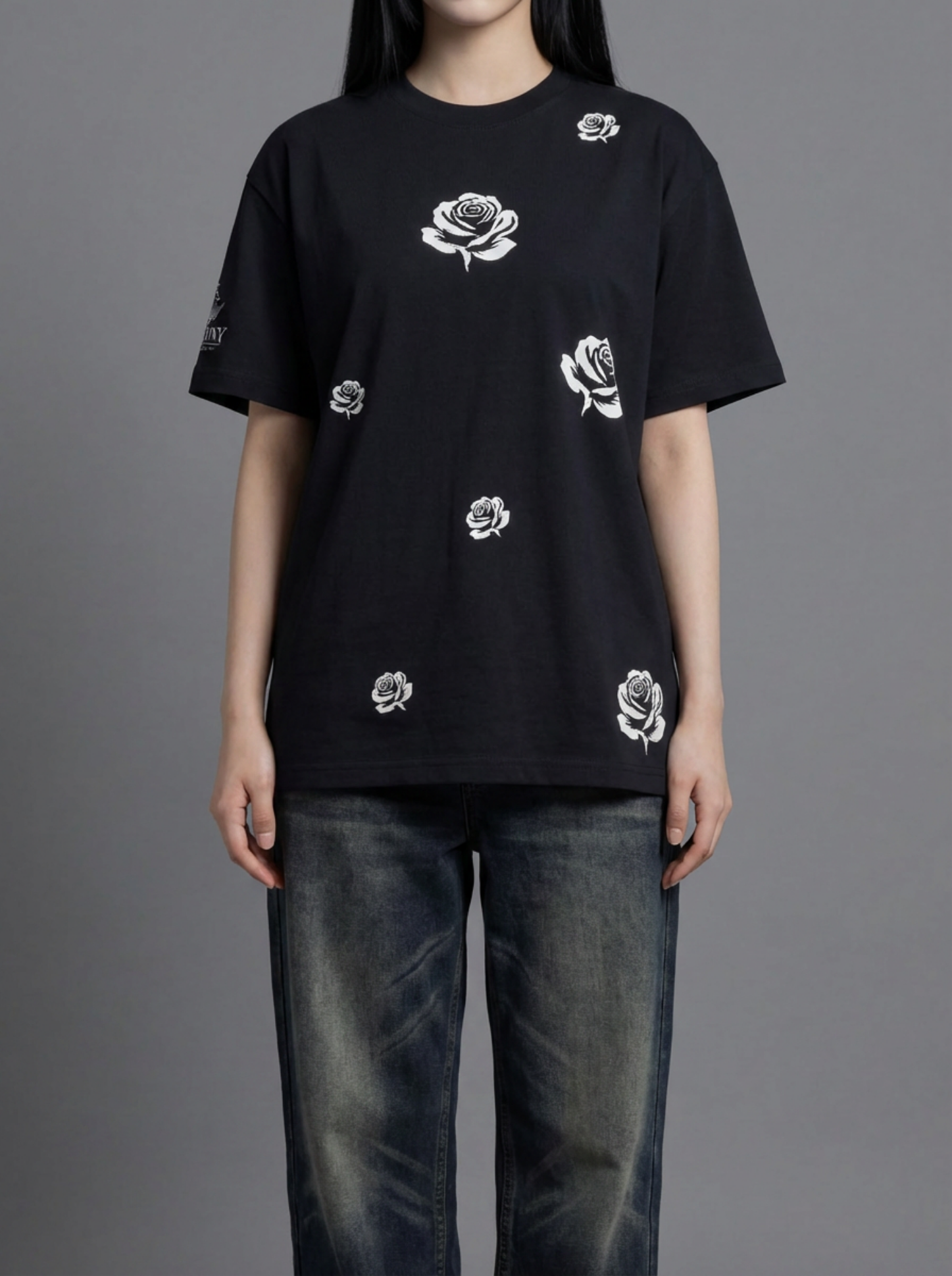 WHITE ROSE BLACK GRAPHIC TEE