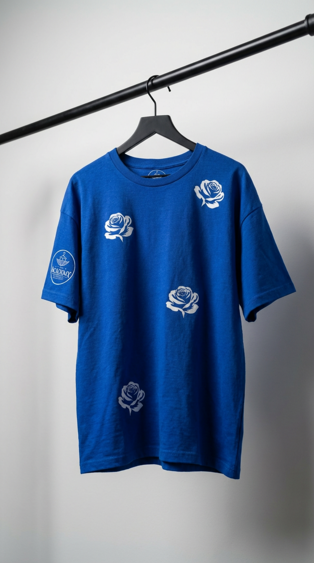 WHITE ROSE BLUE GRAPHIC TEE